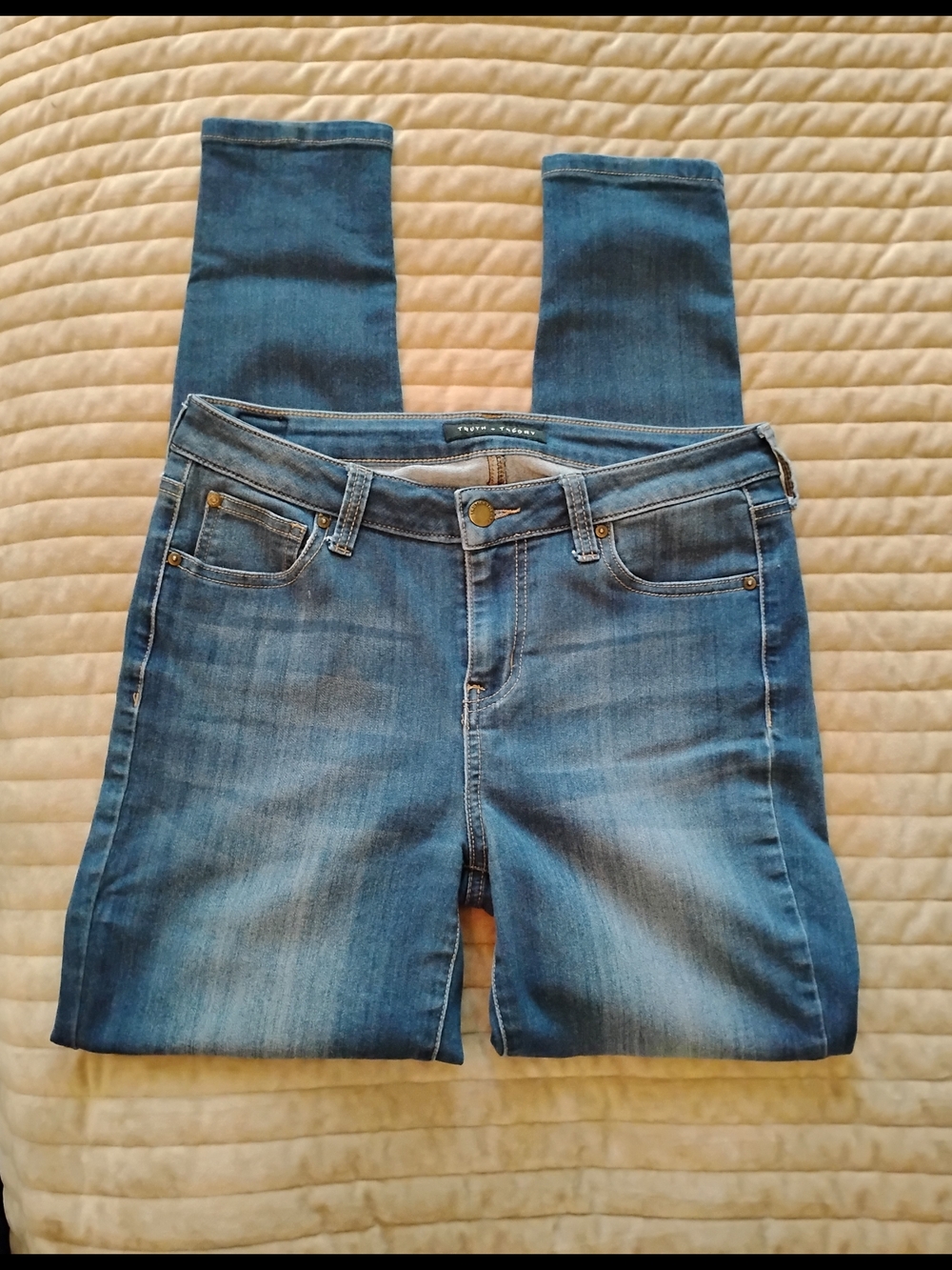 Classic Blue Skinny Jeans with Comfortable Stretch